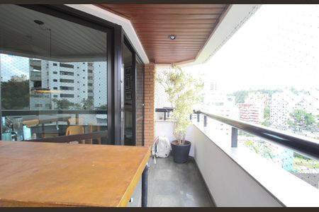 Apartamento à venda com 120m², 2 quartos e 2 vagas Apartamento à venda com 120m², 2 quartos e 2 vagasSala