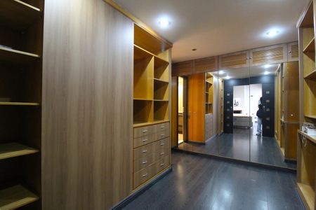 Apartamento à venda com 126m², 1 quarto e 2 vagasCloset da Suíte