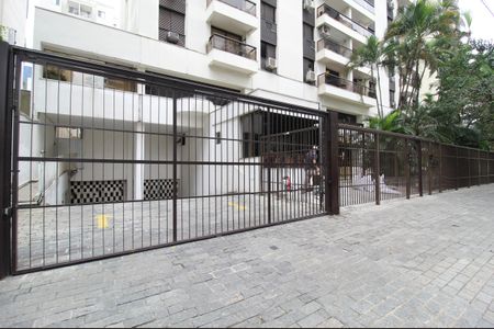 Apartamento à venda com 126m², 1 quarto e 2 vagasFachada e Portaria