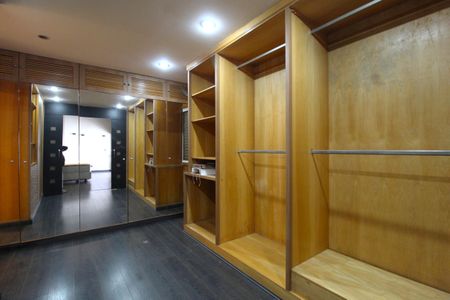 Closet da Suíte de apartamento à venda com 1 quarto, 126m² em Itaim Bibi, São Paulo