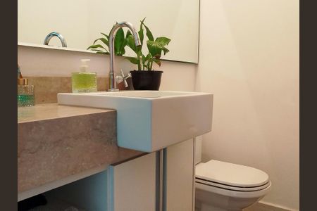 Apartamento à venda com 171m², 3 quartos e 4 vagasBanheiro 4 - lavabo