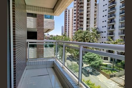 Apartamento à venda com 171m², 3 quartos e 4 vagasVaranda da suite 2