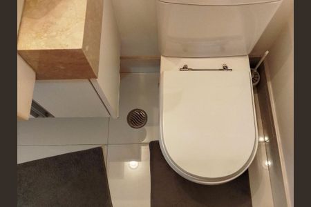 Apartamento à venda com 171m², 3 quartos e 4 vagasBanheiro 4 - lavabo