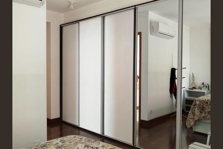 Apartamento à venda com 171m², 3 quartos e 4 vagasSuite 2 - closet