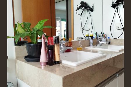 Apartamento à venda com 171m², 3 quartos e 4 vagasBanheiro 2 - suite 2