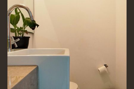 Apartamento à venda com 171m², 3 quartos e 4 vagasBanheiro 4 - lavabo