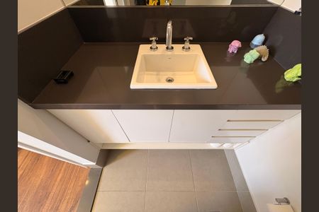 Apartamento para alugar com 231m², 3 quartos e 2 vagasBanheiro da suíte 1