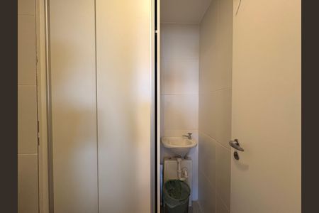 Apartamento para alugar com 231m², 3 quartos e 2 vagasBanheiro de serviço 