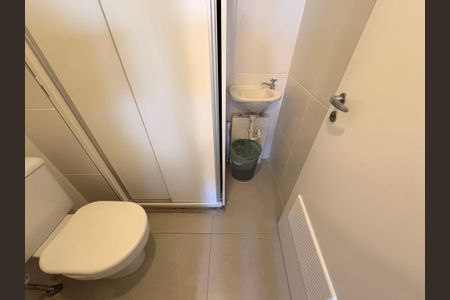 Apartamento para alugar com 231m², 3 quartos e 2 vagasBanheiro de serviço 