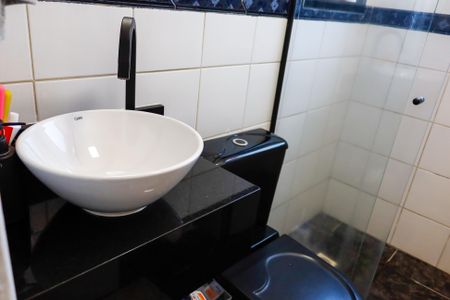 Apartamento à venda com 53m², 2 quartos e 1 vaga Apartamento à venda com 53m², 2 quartos e 1 vagaBanheiro