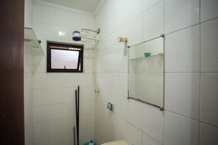 Casa à venda com 168m², 3 quartos e 3 vagasBANHEIRO DA ÁREA DE SERVIÇO