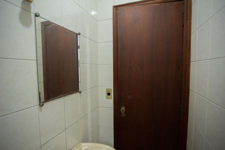 Casa à venda com 168m², 3 quartos e 3 vagasBANHEIRO DA ÁREA DE SERVIÇO