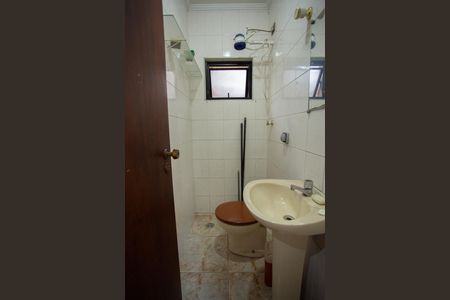 Casa à venda com 168m², 3 quartos e 3 vagasBANHEIRO DA ÁREA DE SERVIÇO