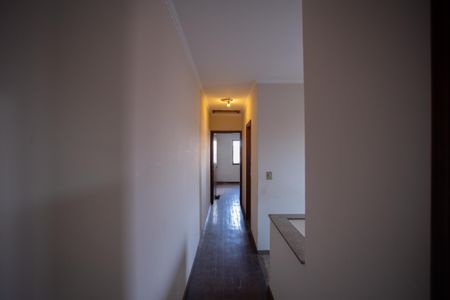 Casa à venda com 168m², 3 quartos e 3 vagasCORREDOR DOS QUARTOS