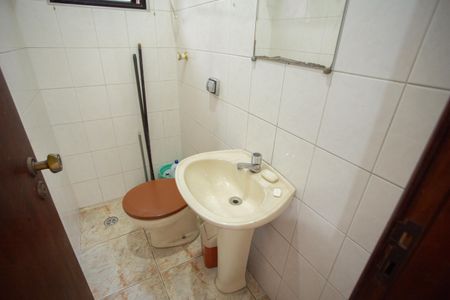 Casa à venda com 168m², 3 quartos e 3 vagasBANHEIRO DA ÁREA DE SERVIÇO