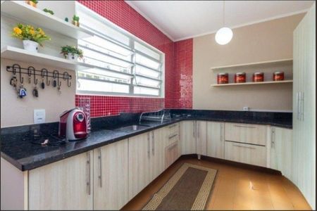 Cozinha de casa para alugar com 3 quartos, 380m² em Guarujá, Porto Alegre