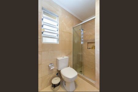 Casa para alugar com 380m², 3 quartos e 3 vagas Casa para alugar com 380m², 3 quartos e 3 vagasBanheiro da Suíte 1