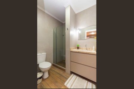Casa para alugar com 380m², 3 quartos e 3 vagas Casa para alugar com 380m², 3 quartos e 3 vagasBanheiro da Suíte 3