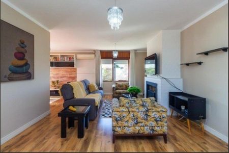 Casa para alugar com 380m², 3 quartos e 3 vagas Casa para alugar com 380m², 3 quartos e 3 vagasSala