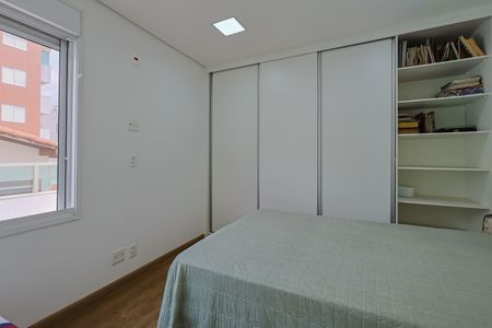 Casa à venda com 356m², 3 quartos e 4 vagas Casa à venda com 356m², 3 quartos e 4 vagasQuarto 2