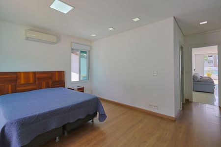 Casa à venda com 356m², 3 quartos e 4 vagas Casa à venda com 356m², 3 quartos e 4 vagasQuarto 3