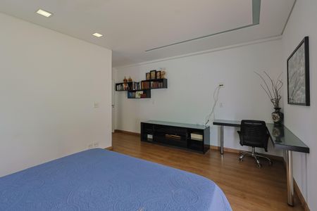 Casa à venda com 356m², 3 quartos e 4 vagas Casa à venda com 356m², 3 quartos e 4 vagasQuarto 3