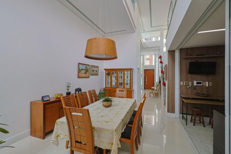 Casa à venda com 356m², 3 quartos e 4 vagas Casa à venda com 356m², 3 quartos e 4 vagasSala de Jantar