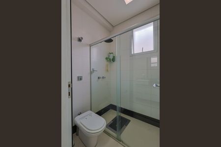 Casa à venda com 356m², 3 quartos e 4 vagas Casa à venda com 356m², 3 quartos e 4 vagasBanheiro dos Quartos 2 e 3