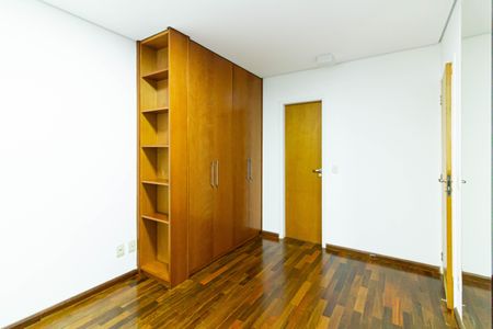Apartamento para alugar com 65m², 2 quartos e 1 vaga Apartamento para alugar com 65m², 2 quartos e 1 vagaSuíte
