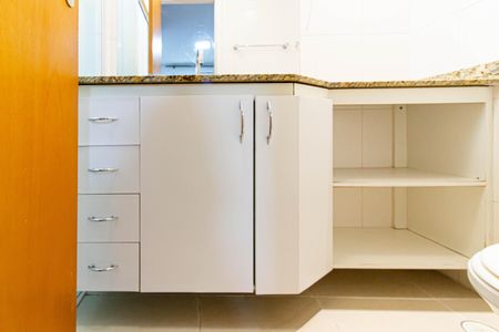 Apartamento para alugar com 65m², 2 quartos e 1 vaga Apartamento para alugar com 65m², 2 quartos e 1 vagaBanheiro da Suíte