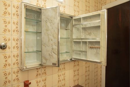 Casa à venda com 180m², 2 quartos e 2 vagasBanheiro