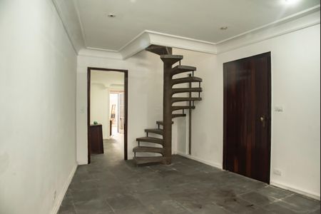 Casa à venda com 180m², 2 quartos e 2 vagasSala