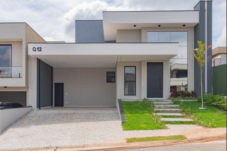 Casa de condomínio à venda com 300m², 3 quartos e 4 vagas Casa de condomínio à venda com 300m², 3 quartos e 4 vagasFachada