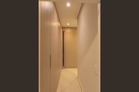 Casa de condomínio à venda com 300m², 3 quartos e 4 vagas Casa de condomínio à venda com 300m², 3 quartos e 4 vagasCloset da Suíte 3