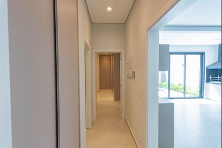 Casa de condomínio à venda com 300m², 3 quartos e 4 vagas Casa de condomínio à venda com 300m², 3 quartos e 4 vagasCorredor