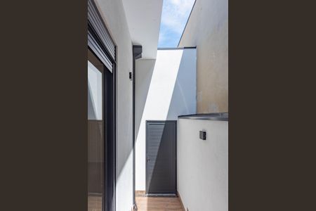 Casa de condomínio à venda com 300m², 3 quartos e 4 vagas Casa de condomínio à venda com 300m², 3 quartos e 4 vagasCorredor a Suítes 1, 2 e 3