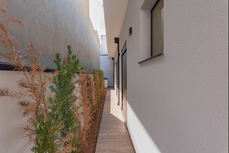 Casa de condomínio à venda com 300m², 3 quartos e 4 vagas Casa de condomínio à venda com 300m², 3 quartos e 4 vagasCorredor a Suítes 1, 2 e 3