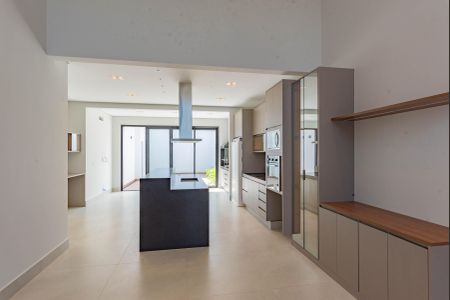 Casa de condomínio à venda com 300m², 3 quartos e 4 vagas Casa de condomínio à venda com 300m², 3 quartos e 4 vagasCozinha