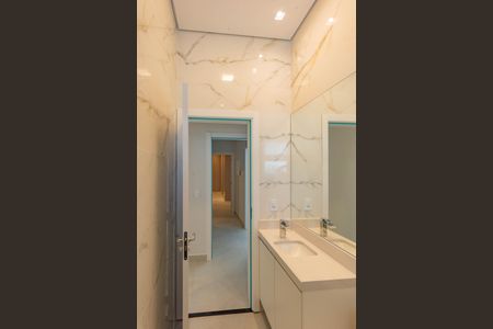 Casa de condomínio à venda com 300m², 3 quartos e 4 vagas Casa de condomínio à venda com 300m², 3 quartos e 4 vagasBanheiro da Suíte 1