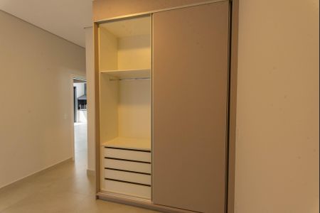 Casa de condomínio à venda com 300m², 3 quartos e 4 vagas Casa de condomínio à venda com 300m², 3 quartos e 4 vagasSuíte 1