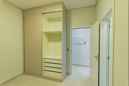 Casa de condomínio à venda com 300m², 3 quartos e 4 vagas Casa de condomínio à venda com 300m², 3 quartos e 4 vagasSuíte 2