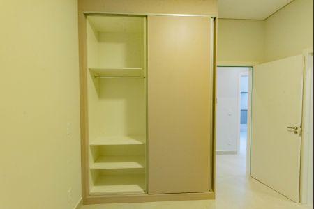 Casa de condomínio à venda com 300m², 3 quartos e 4 vagas Casa de condomínio à venda com 300m², 3 quartos e 4 vagasSuíte 2