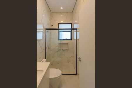 Casa de condomínio à venda com 300m², 3 quartos e 4 vagas Casa de condomínio à venda com 300m², 3 quartos e 4 vagasBanheiro da Suíte 1