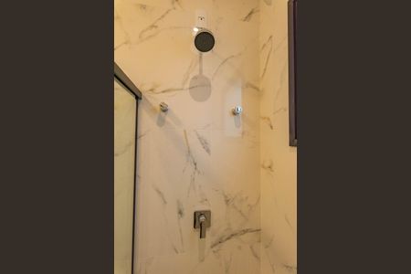 Casa de condomínio à venda com 300m², 3 quartos e 4 vagas Casa de condomínio à venda com 300m², 3 quartos e 4 vagasBanheiro da Suíte 2