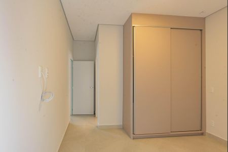 Casa de condomínio à venda com 300m², 3 quartos e 4 vagas Casa de condomínio à venda com 300m², 3 quartos e 4 vagasSuíte 1