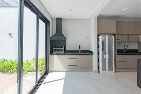 Casa de condomínio à venda com 300m², 3 quartos e 4 vagas Casa de condomínio à venda com 300m², 3 quartos e 4 vagasEspa