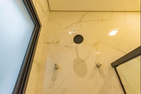 Casa de condomínio à venda com 300m², 3 quartos e 4 vagas Casa de condomínio à venda com 300m², 3 quartos e 4 vagasBanheiro da Suíte 2