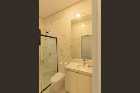 Casa de condomínio à venda com 300m², 3 quartos e 4 vagas Casa de condomínio à venda com 300m², 3 quartos e 4 vagasBanheiro da Suíte 2