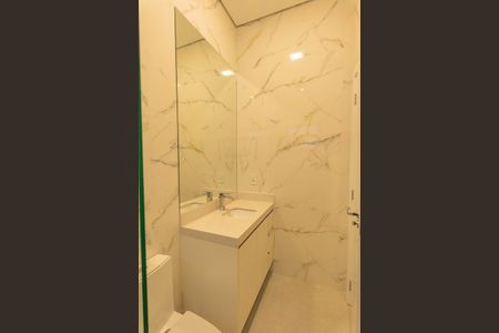 Casa de condomínio à venda com 300m², 3 quartos e 4 vagas Casa de condomínio à venda com 300m², 3 quartos e 4 vagasBanheiro da Suíte 2