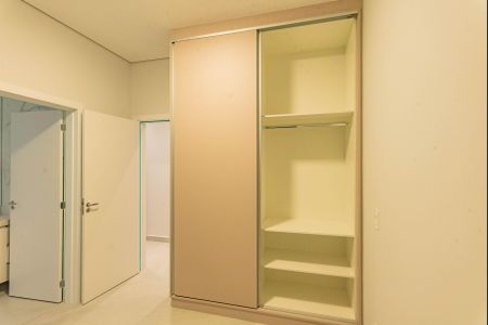 Casa de condomínio à venda com 300m², 3 quartos e 4 vagas Casa de condomínio à venda com 300m², 3 quartos e 4 vagasSuíte 2